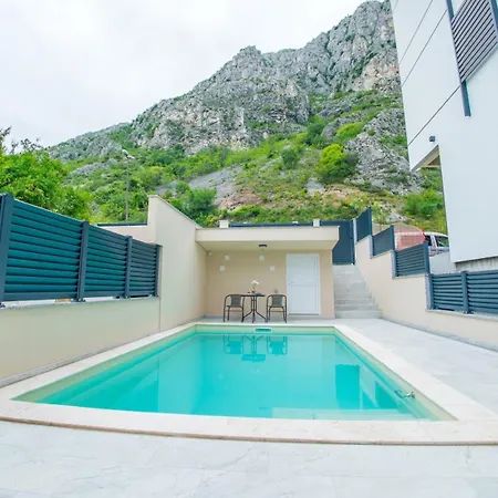 Apartments Gallery M And A - With Pool موستار المظهر الخارجي الصورة