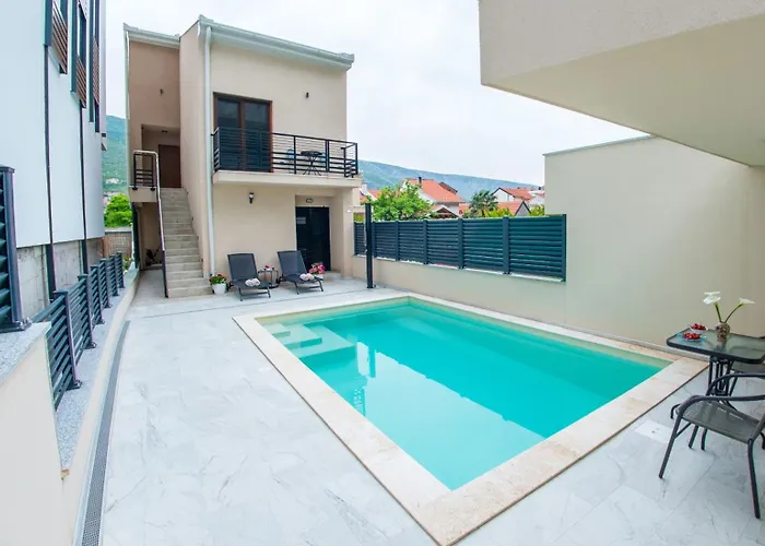 Apartments Gallery M And A - With Pool
