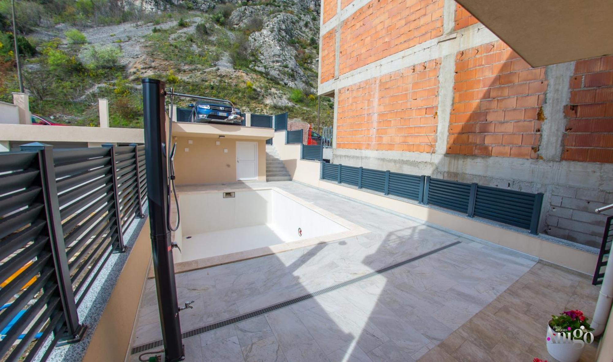 Gallery M And A - With Pool شقة
