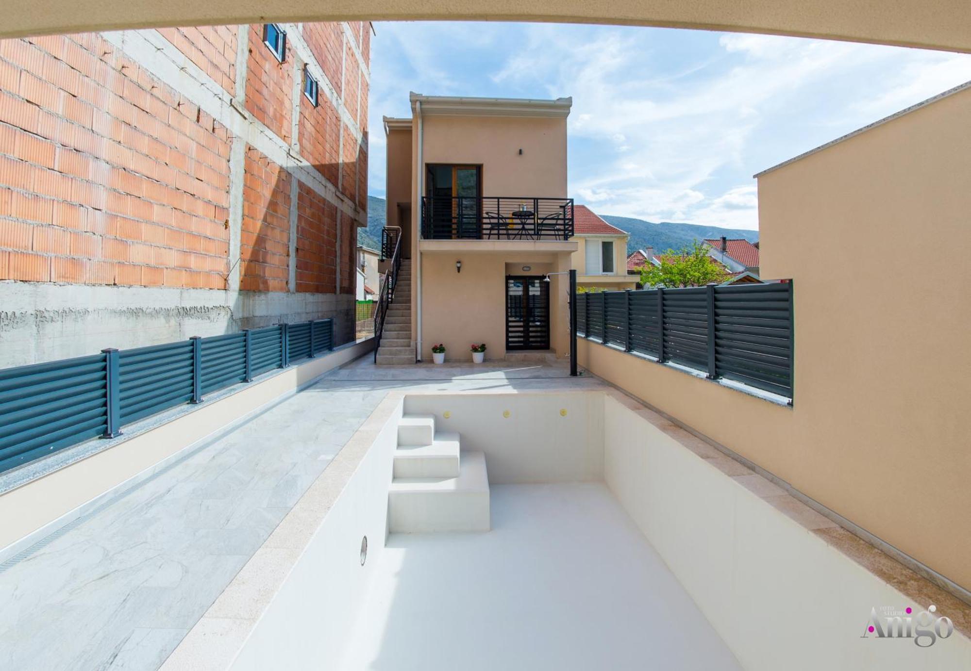 Gallery M And A - With Pool شقة موستار